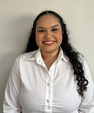 Camila-Cañete-Secretaria-de-carrera-de-Ciencias-Medicas-Veterinarias